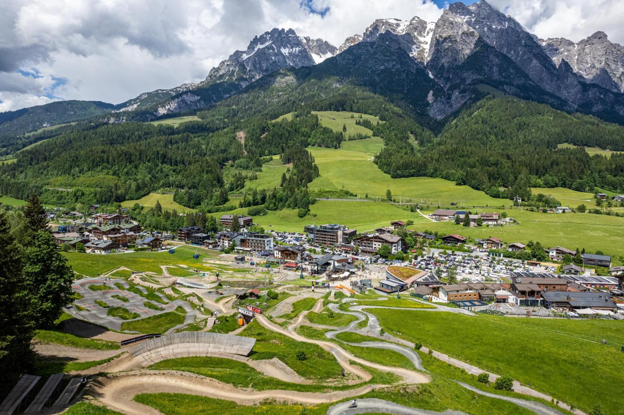 Hotel Salzburger Hof Леоганг Экстерьер фото